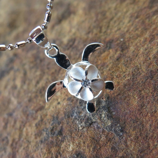 Hawaii Bijoux en argent sterling 925K Clear CZ Plumeria Fleur Tortue Honu Pendentif Collier