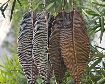 Hawaiian Design Jewelry Metallic Feather Carved Dangle Earrings