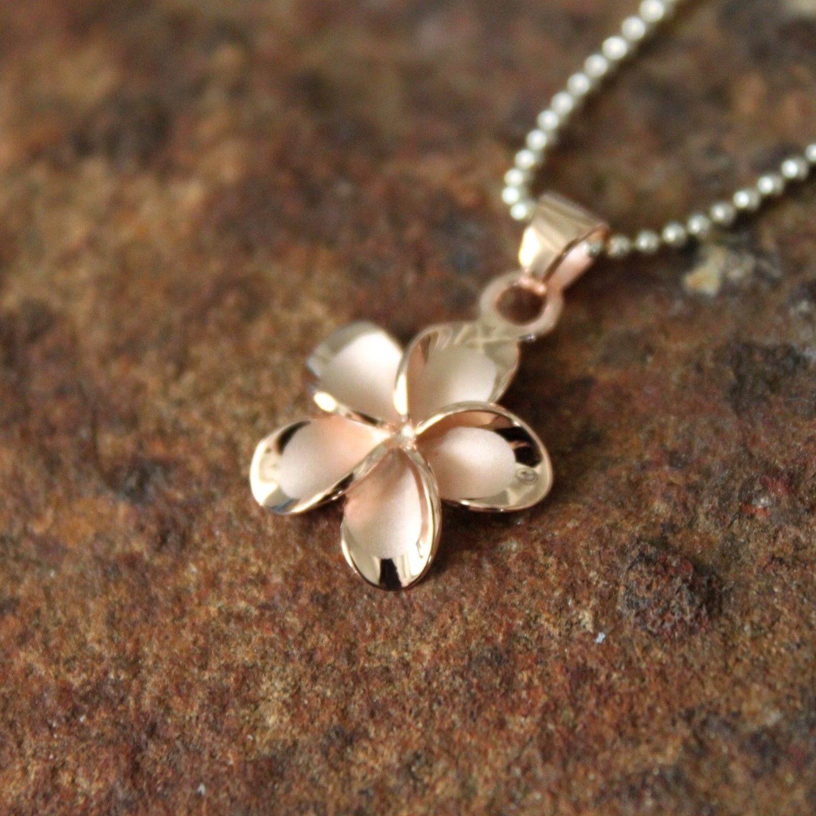 Ciondolo Argento 925 Con Cz Ciondolo Fiore Hawaiano Plumeria In Argento  Sterling 925 Con CZ Rosa 12mm - Perfetto Per Un Tocco Tropicale! Ciondolo Fiore  Hawaiano Argento, image size:1600x1600