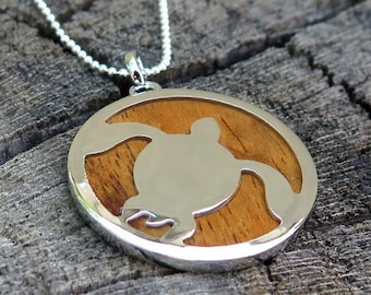 Sterling Silver Hawaiian Koa Wood Engraved Honu In Circle Pendant - Hilo Hattie - Foto 3