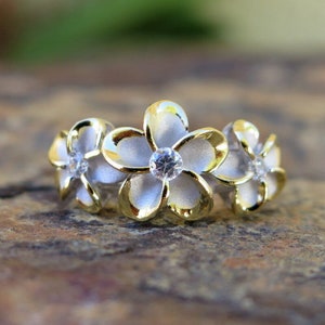 Hawaiian Design Silver Gold Three Plumeria Flowers CZ Wedding Ring Band 10mm