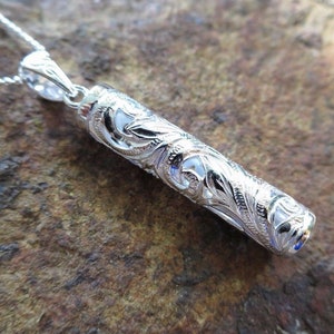 Hawaiian Design Jewelry 925K Sterling Silver Cut Out Scroll Enamel Border Tube Pendant Necklace