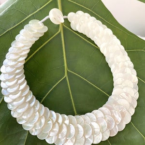 Beautiful 20" White Mother of Pearl Hawaiian Necklace Natural Shells Earthy Colors Hand Made Jewelry