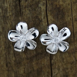 Hawaiian Design Jewelry 925K Sterling Silver Plumeria Flowers Stud One Tone Polish CZ Earrings