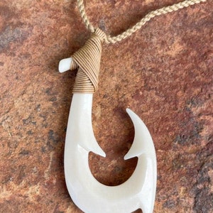 Hawaiian Design Jewelry Maori Fish Hook Bone Carved Pendant w/ Adjustable Braided Cord Necklace/Choker