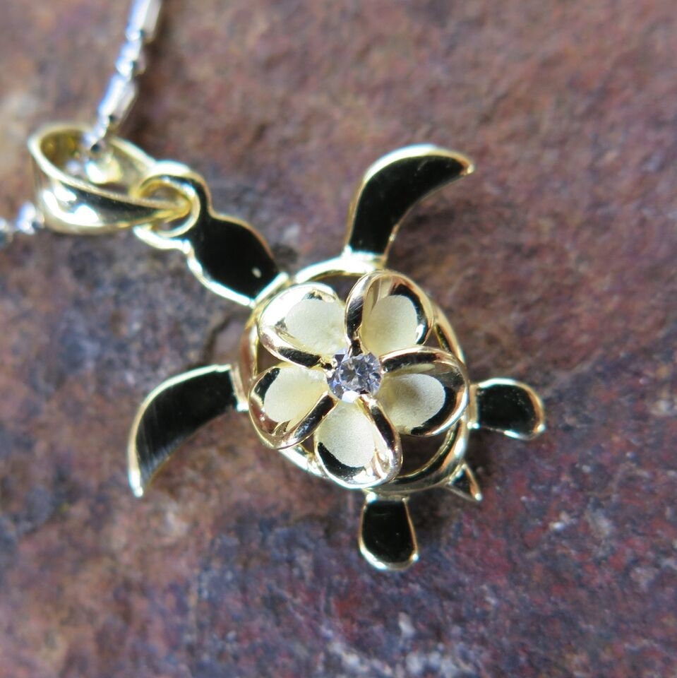Ciondolo Argent0 925 Hawaiiano 3D Placcato Oro Giallo, Tartaruga Marina Sotto Palma. Stile Charm, Nuovo Senza Etichette.