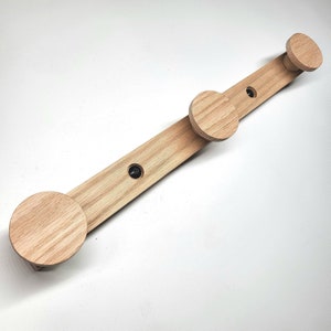 Garderobe aus massivem Eichenholz, Wandgarderobe, Bilderleiste, Hakenleiste, Kinderzimmer, Schlafzimmer, Flur, Eingang, Runde Haken, Dots