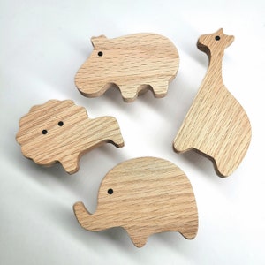 アフリカの動物のハンドルは未処理のオーク材 (象、ライオン、キリン、カバ) 家具ノブ、ドレッサー引き出し、子供部屋ギフト