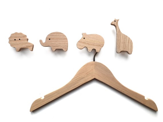 Terzijde In werkelijkheid peddelen Hangers voor kinderkleding van hout passend bij de dieren - Etsy België
