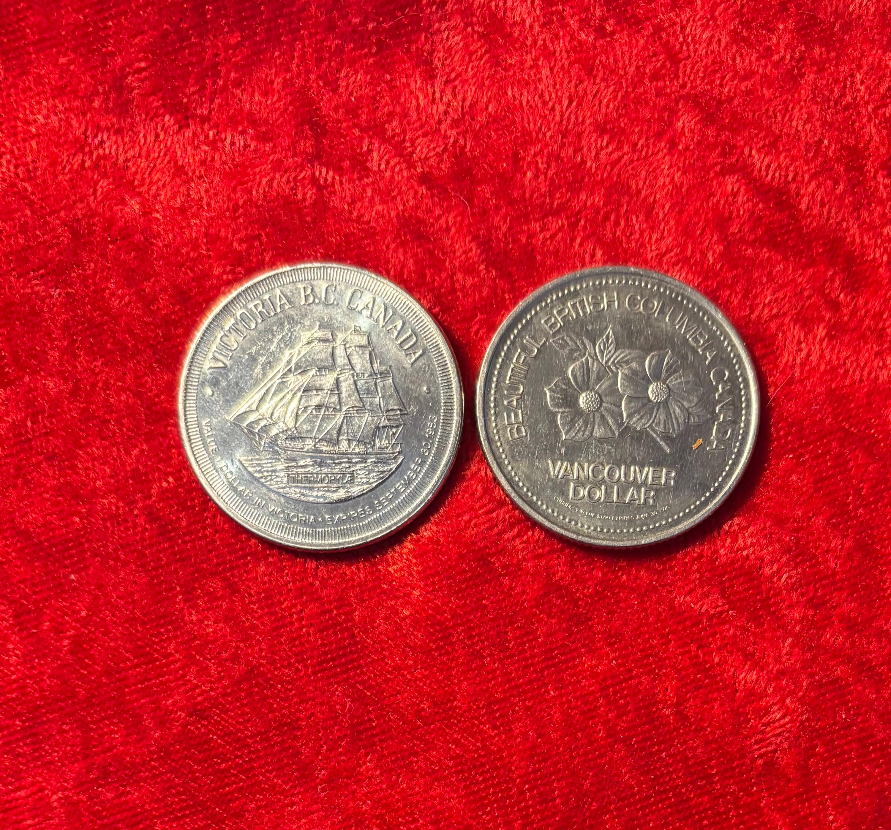1983年 カナダ ドル 　記念 1983 Canadian Silver Dollar - Etsy