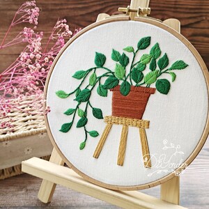 Kit de broderie-Cadeau danniversaire-Broderie DIY Craft Kit Kit de broderie à la main Plante pour maman Tissu pré-imprimé Artisanat pour enfants Cadeau de travaux daiguille Plant E with a kit