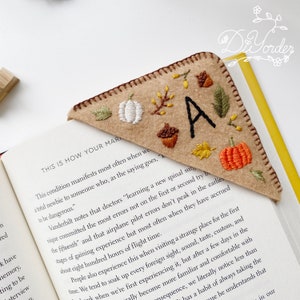 Marcapáginas de letras personalizadas, Marcapáginas de fieltro bordado personalizado, Marcapáginas de esquina, Regalo de cumpleaños, Marcapáginas de esquina