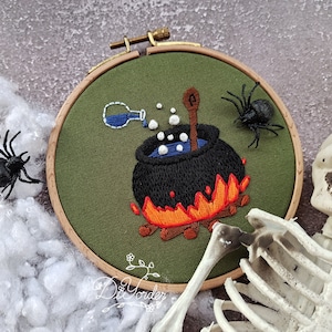 Halloween Beginner Embroidery kit -Handmade Embroidery-Plant for Halloween-Wall decoration-Flower Embroidery-Handmade Craft -Birthday Gift