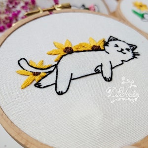 Cat DIY Embroidery Kit-Pet Embroidery Kit-Animal Pattern-Beginner Friendly-Birthday Gift-Hoop Art-Home Decor-gift to her-flower embroidery