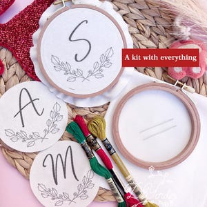 Adornos navideños con patrones de bordado y puntadas con letras del alfabeto, bordado personalizado con puntadas con letras del alfabeto, bordado a mano