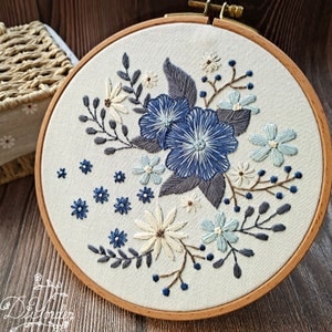 DIY Floral Embroidery Kit: Modern Flower Pattern, Beginner Needlework