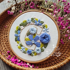 Kit de bordado de letra C- Bordado de letras con flores-Patrón de PDF de bordado de alfabeto floral + Tutorial de video-Regalo de cumpleaños-arte de aro
