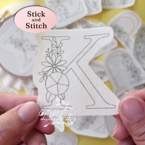 Alphabet Stickmuster, Buchstaben Stick und Stitch , Schäl und Stick Stickpapier, Trendige Stickerei für Hut und Kleidung und Tasche
