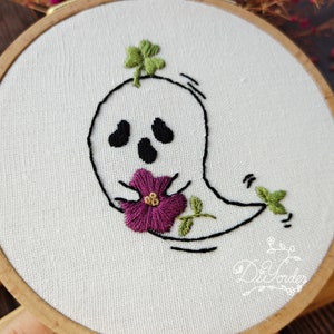 Halloween  Embroidery kit -Handmade Embroidery-Plant for Halloween-Wall decoration-Flower Embroidery-Handmade Craft -Needlework Kit-gift