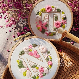 Kit de bordado de letra N- Bordado de letras con flores-Patrón de PDF de bordado de alfabeto floral + Tutorial de video-Regalo de cumpleaños-arte de aro