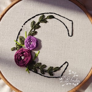 Kit de bordado de letras C- Diseño de bordado de letras con flores-Alfabeto floral Bordado Patrón PDF + Video Tutorial-Cumpleaños Regalo-hoopart