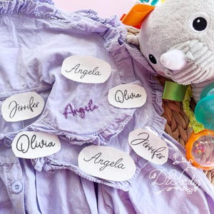 Nome ricamato a bastoncino, nome adesivo su vestiti, maglione con nome personalizzato, nome ricamato con fiori, ricamo fai da te su vestiti, bastoncino di stoffa