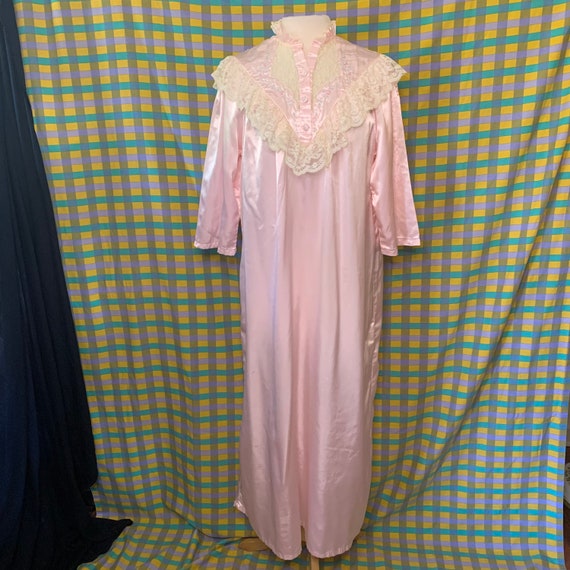 Vintage granny chic nightgown with lace ruffled collar - Gem