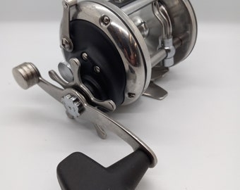 Daiwa 7000C Fishing Reel, Korea, Circa 1970s Pre-owned in Very Good Working  Condition Minor Scuffs & Scratches, Needs Cleaning Lubrication 