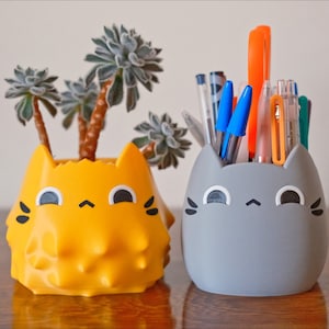 Suspicious Cat Planter, Judgmental Pen Pencil Holder, Sus Kitty Succulent Plant Pot, Adorable Animal Pet Lover Gift,Cute Kawaii Decor