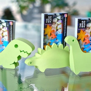 Porta biglietti da visita a forma di dinosauro, Dino Desk Buddy, porta biglietti da visita a forma di stegosauro, brontosauro e T-Rex, grazioso e kawaii T-Rex come decorazione per scrivania.