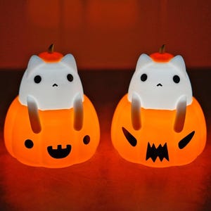 Cat in Pumpkin Lamp: Halloween Kitty LED Night Light Decoration