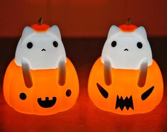 Cat in Pumpkin Lamp: Halloween Kitty LED Night Light Decoration