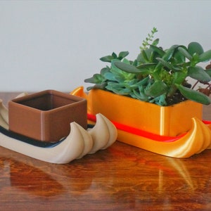 Totora Reed Boat Planter / Small Object Holder, Boat Succulent Planter, Unique Office Desk Decor, Boat Ship Plant Pot