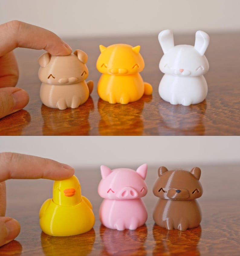 Peut inclure: Un ensemble de six petites figurines d'animaux color&eacute;es. Les figurines sont en plastique et ont un style cartoon. Les animaux comprennent un chien brun, un chat orange, un lapin blanc, un canard jaune, un cochon rose et un ours brun.