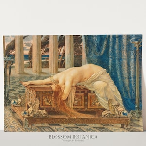 Peut inclure: Une femme aux longs cheveux roux est allong&eacute;e sur un coffre en bois aux sculptures orn&eacute;es. Elle porte une robe blanche et sa t&ecirc;te repose sur le coffre. Le coffre est d&eacute;cor&eacute; d'accents dor&eacute;s et bleus. L'arri&egrave;re-plan est une pi&egrave;ce avec des colonnes et un rideau bleu.