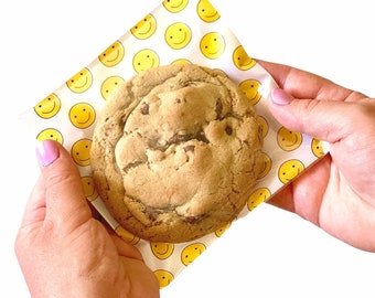 100 count Yellow Smiley Face Cellophane Cookie Bags 5x5 Inch Plastic Self Adhesive Party Treat Candy Goody Gift Giving BR Market