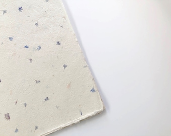 Papel para envolver regalos (2 hojas) / Pétalos de aciano / hecho a mano, ecológico, papel nepalí, floral, papel para envolver regalos, papel hecho a mano