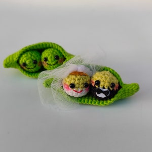 Amigurumi Two Peas in a Pod Crochet, Plushies Pea Pod Play Food, Peas in a Pod Get Married, Valentine Crochet Keychain, Crochet Wedding Gift