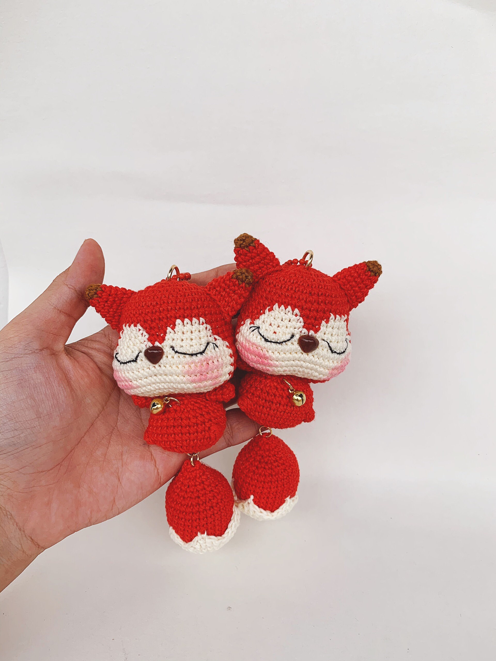 かぎ針編みのキツネのキーホルダー、キツネのオーナメント、あみぐるみ
