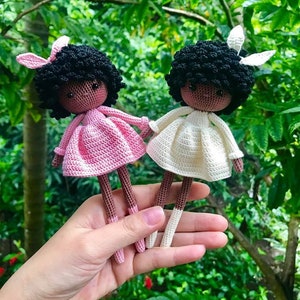 Virkad afroamerikansk docka, svart virkad docka, amigurumi ballerina docka, miniatyrvirkad docka, handgjord liten docka