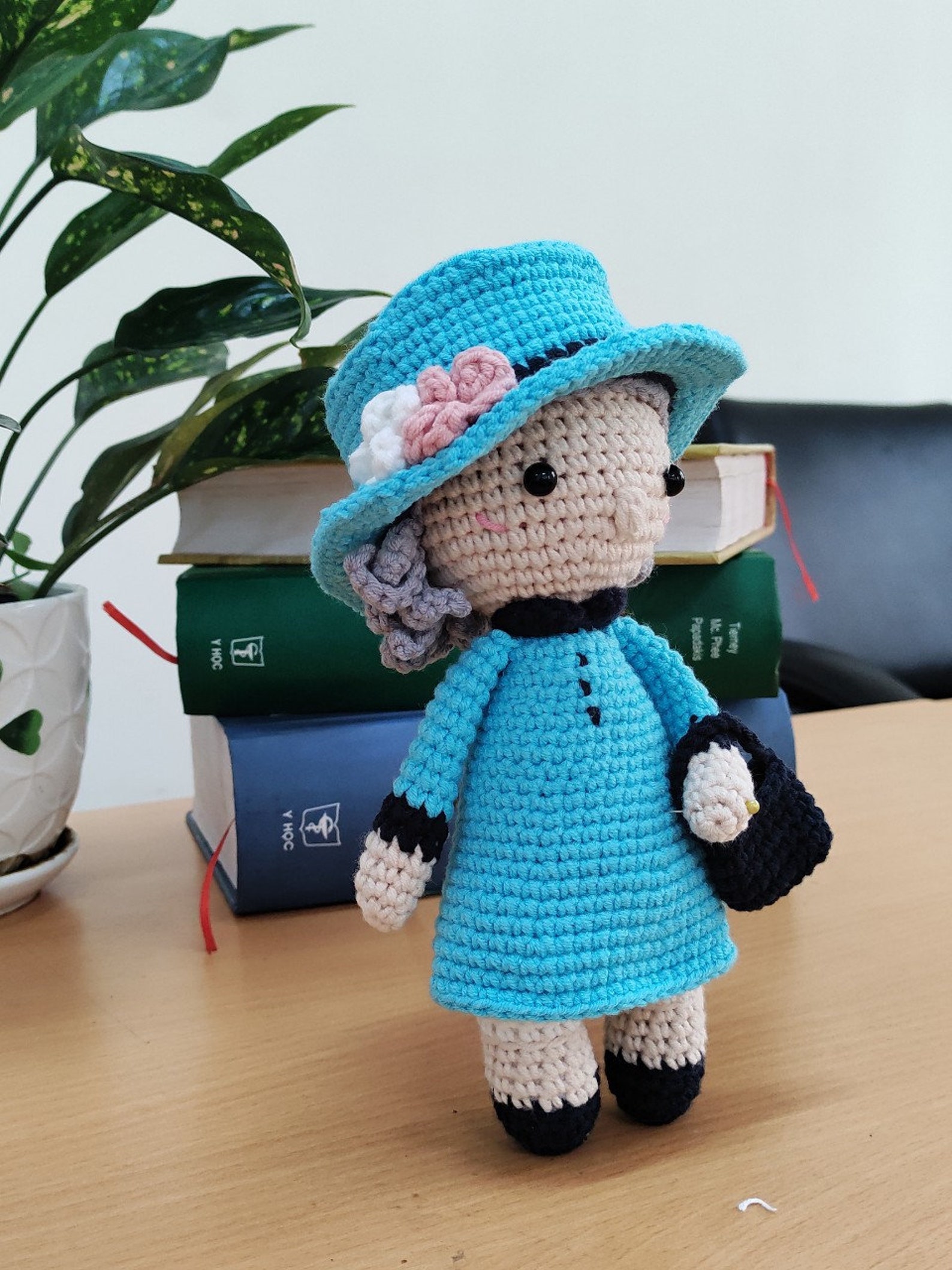 Crochet the Queen Queen Elizabeth Doll Amigurumi Queen - Etsy
