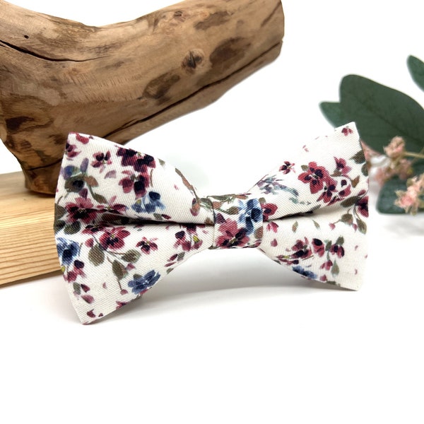 Burgundy and Navy Blue Floral bowtie / Burgundy Floral bowtie / Groomsman Gift / Wedding bowtie / Ring bearer bowtie / Gift for dad