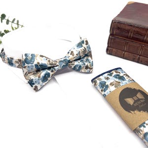 Dusty Blue Floral Bow tie, Sky Blue Floral Men Bow tie, Wedding Floral Ties, Groomsmen Floral Necktie, Groom Gift Tie, Weddings Tie