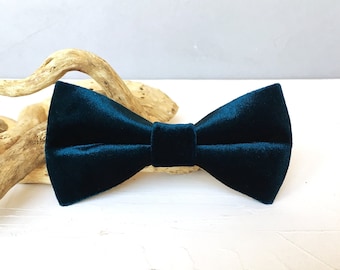 Navy Blue Velvet bowtie  velvet bowtie  Groomsman Gift  Wedding bowtie  Ring bearer bowtie  Gift for dad  Gift for him /