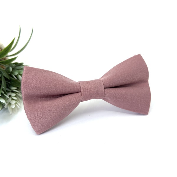 Dusty Rose Silk bowtie / Dusty Rose bowtie / Groomsman Gift / Wedding bowtie / Ring bearer bowtie / Gift for dad / Gift for him / Bow Tie