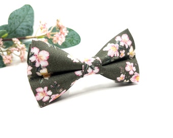 Olive Green Floral Bow Tie, Groom Bow Tie, Wedding Gift, Groomsmen Bow Ties, Wedding Bow Ties, Ring Bearer Outfit, Bow Ties, Wedding Gift