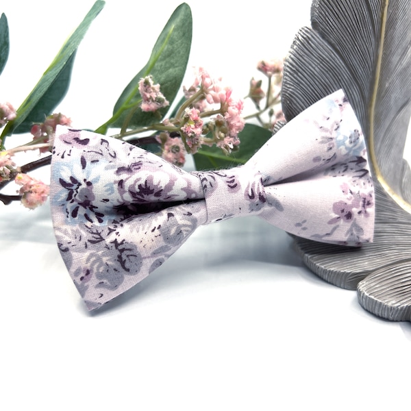 Floral Lilac bowtie / Lilac bow tie / Groomsman Gift / Wedding bow tie / Ring bearer bow tie / Gift for dad / Gift for him / Groom Bow Tie