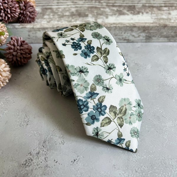 Elfenbein Blumen Krawatte mit Salbei Grün & Staub Blau, Boho Hochzeit Krawatte, Groomsmen Krawatte, Handgemachte Männer Krawatte