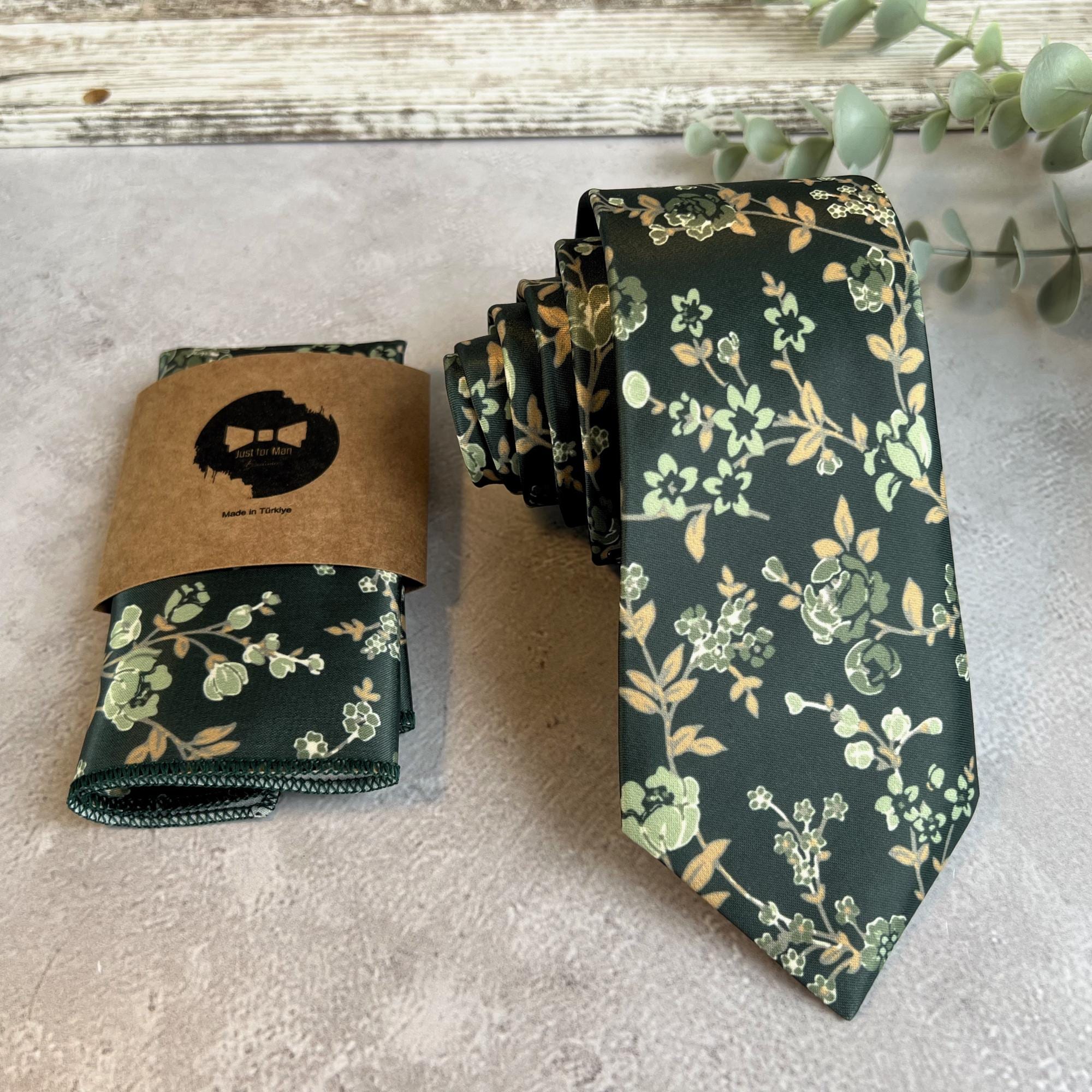 Coffret cravate, pochette costume et boutons de manchette en soie, noir à rayures marron et beige