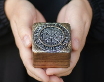 Viking ringdoos met Noorse vegvisir Viking kompas Noordse sieradendoos magische staaf Futhark Noorse runen Keltische heren houten ringdoos bruiloft